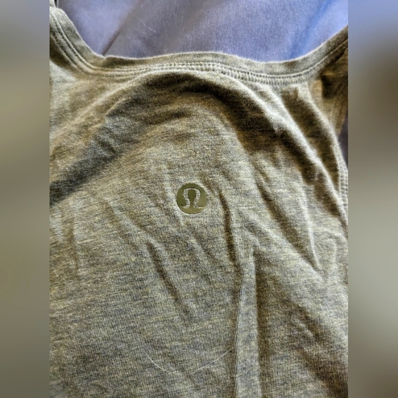 Lululemon tank size 6 - Picture 3 of 3